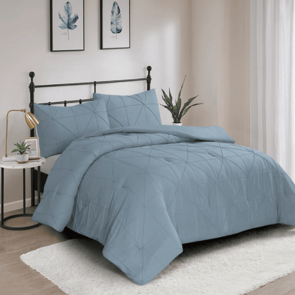 3 Piece Pintuck Comforter Set - Vacuum Pack - blue Multi-colored patterned blanket with cooling properties and orthopedic support, perfect for standard beds in eco-conscious hotels