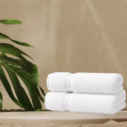 Quick-drying bath towel with a soft, plush texture designed for everyday comfort and easy care