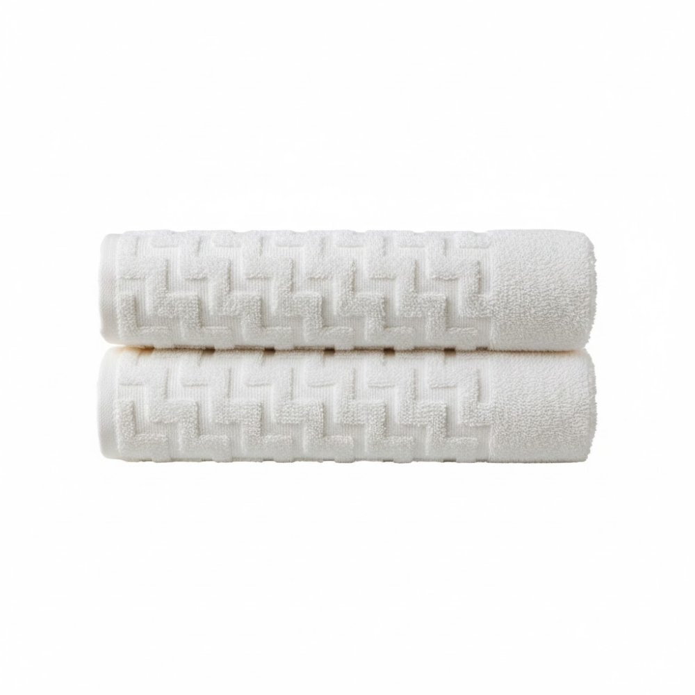 Quick-drying bath towel with a soft, plush texture designed for everyday comfort and easy care