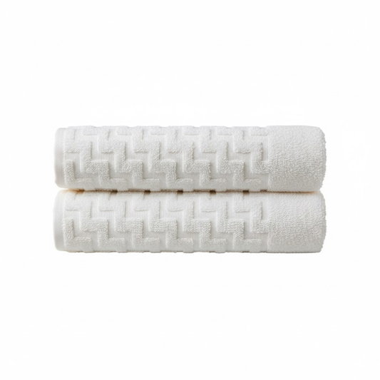 Quick-drying bath towel with a soft, plush texture designed for everyday comfort and easy care