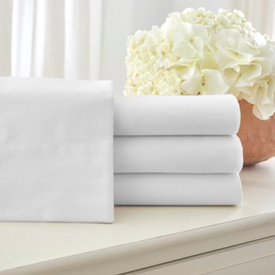premium quality fitted sheet made from a cotton and polyester blend ideal for hotels and vacation rentals 