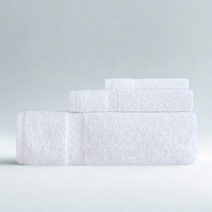 Quick-dry cotton-blend bath towel displayed to highlight its smooth surface and everyday comfort
