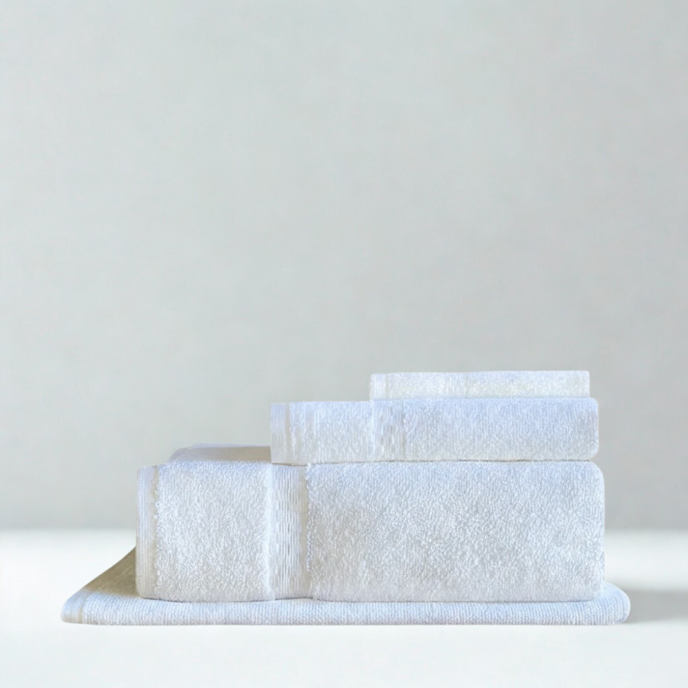 Premium hand towel with a refined finish, offering a soft feel and a sophisticated, hotel-inspired design