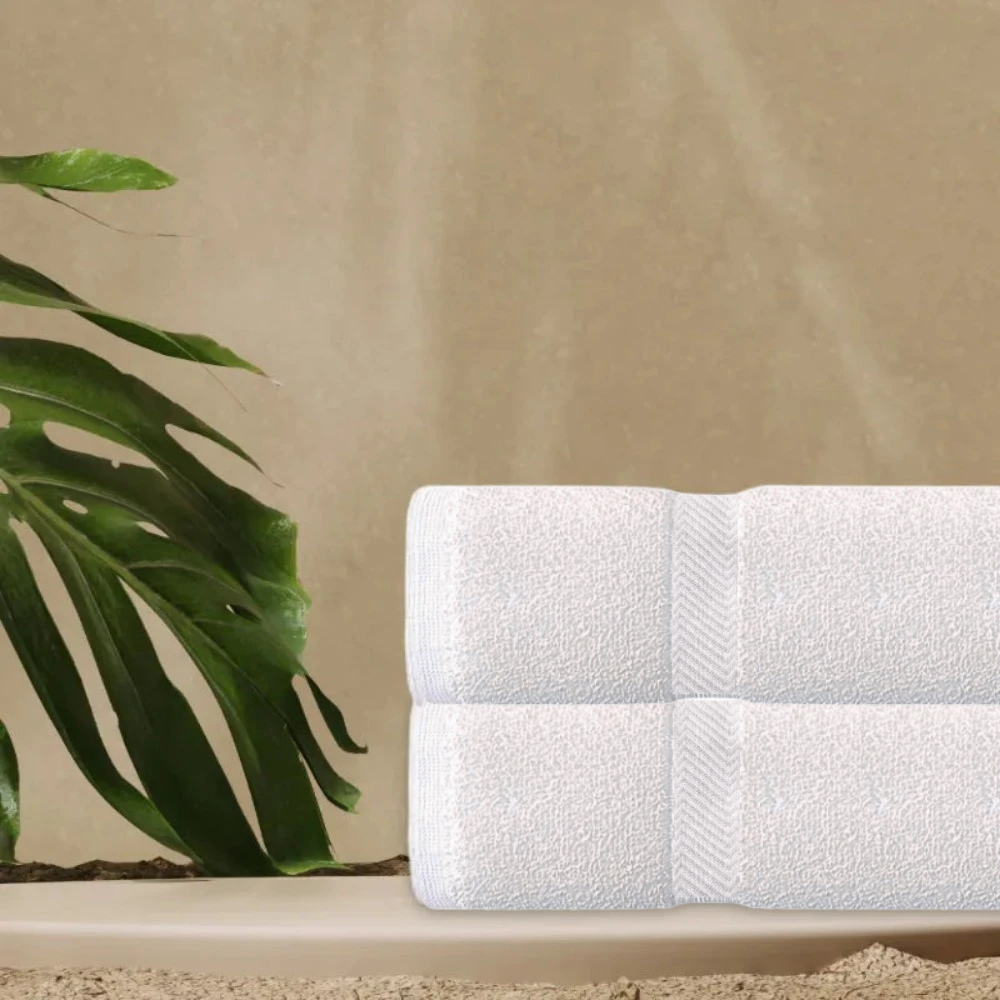 Premium cotton-poly blend hotel bath towel, soft yet durable for daily hospitality use, wholesale supply for hotels, spas, and inns