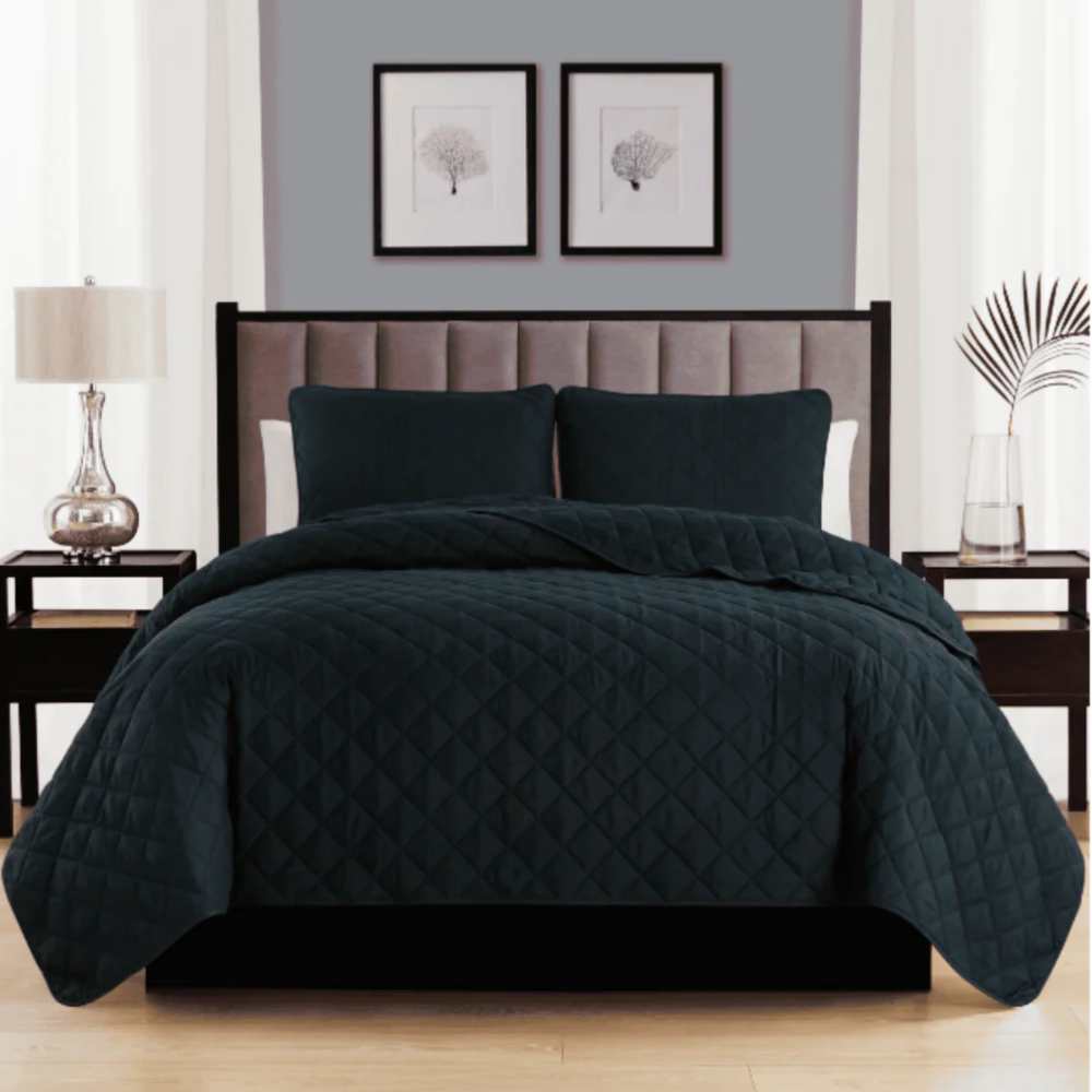 Neat bed with dark green pillows and comforter