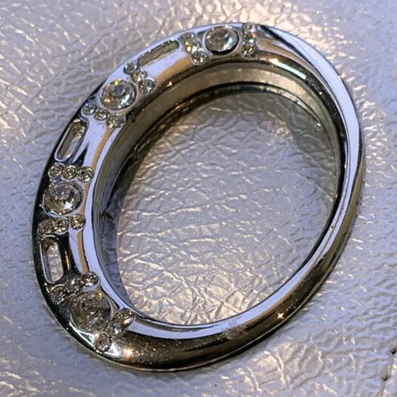 Oval handle close view