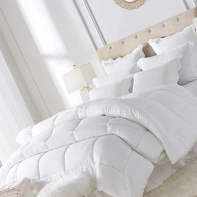 Luxurious Down Alternative Comforter Classic Light - white